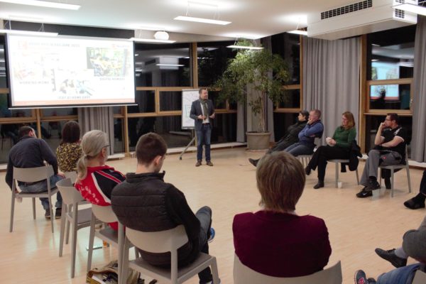 Ausbildung Demokratietraining: Vermittlung von Lösungen im Modul "Good Governance"